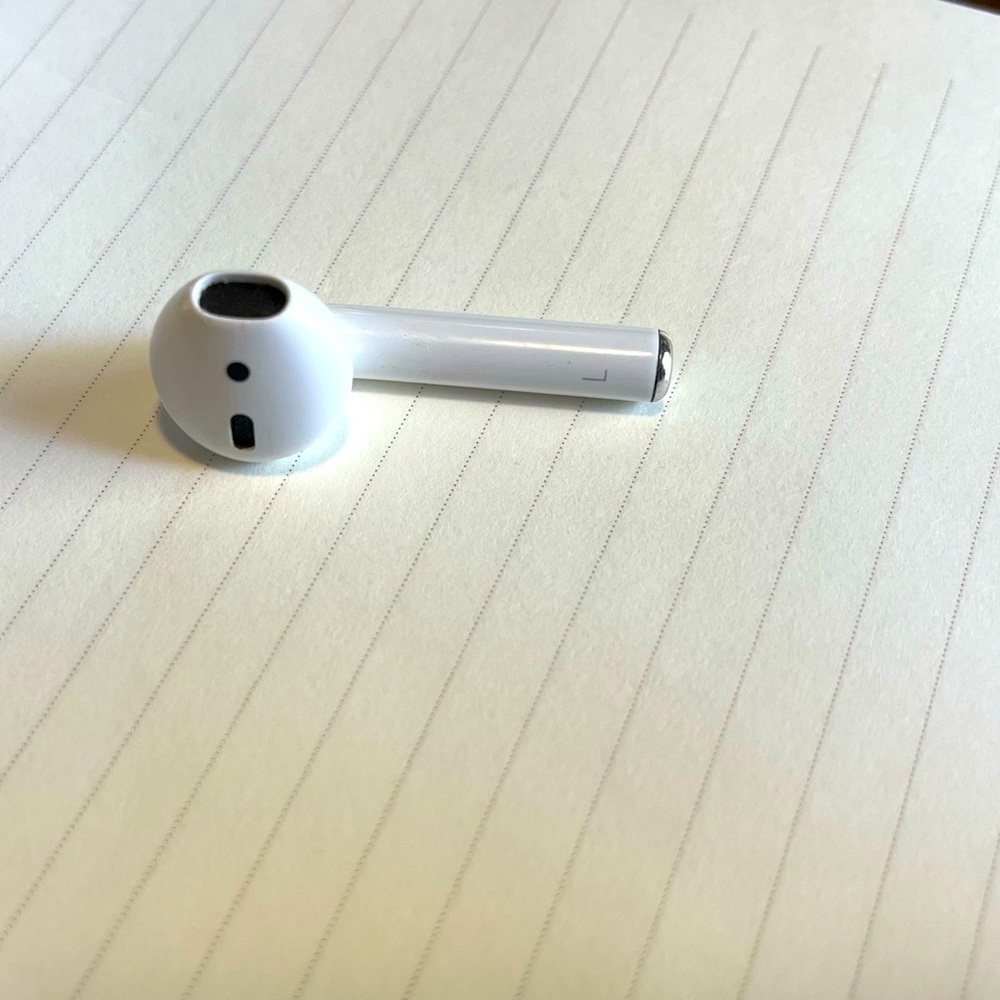 COPY - Single Apple left AirPod.